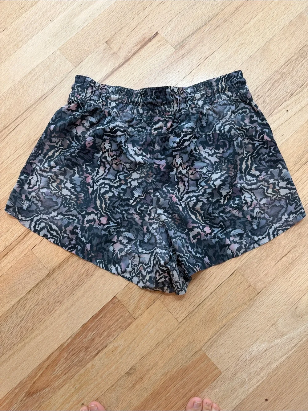 Athleta Crossroads Shorts in Sumo Marble
